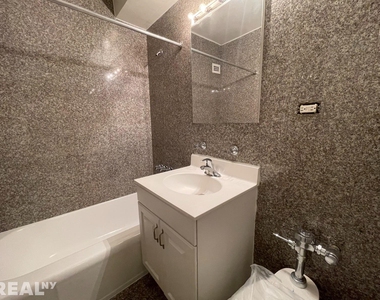 435 E 79th St - Photo Thumbnail 5