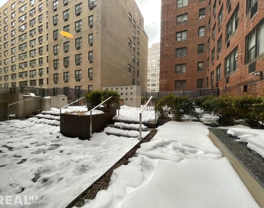 435 E 79th St - Photo Thumbnail 13
