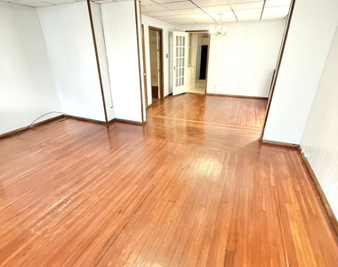 1826 Campbell Avenue - Photo Thumbnail 2