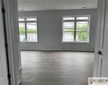 617 Lincoln Boulevard - Photo Thumbnail 6