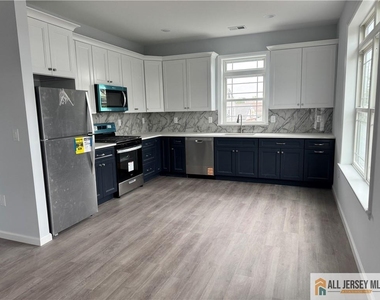 617 Lincoln Boulevard - Photo Thumbnail 4