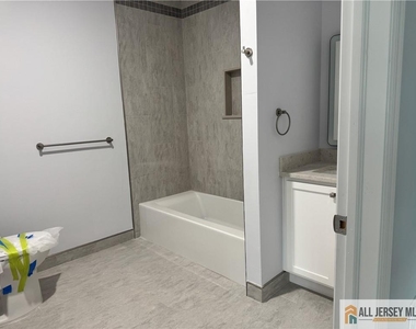 617 Lincoln Boulevard - Photo Thumbnail 8