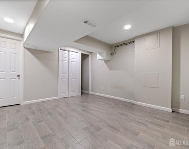 496 Westgate Drive - Photo Thumbnail 21