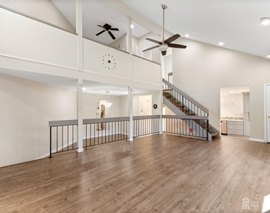 496 Westgate Drive - Photo Thumbnail 7