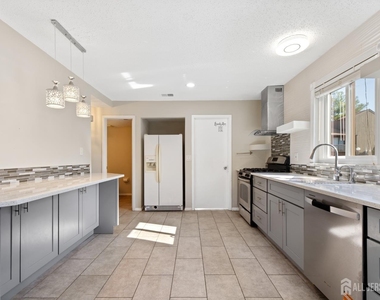 496 Westgate Drive - Photo Thumbnail 20
