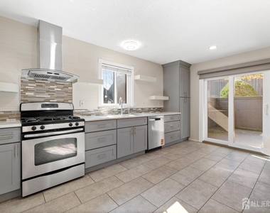 496 Westgate Drive - Photo Thumbnail 16