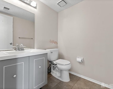 496 Westgate Drive - Photo Thumbnail 13