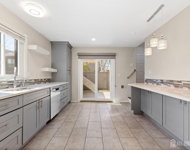 496 Westgate Drive - Photo Thumbnail 17