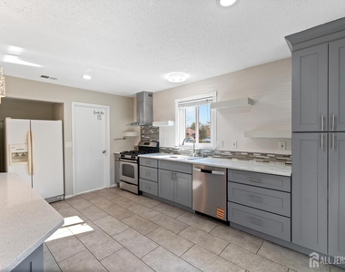 496 Westgate Drive - Photo Thumbnail 15