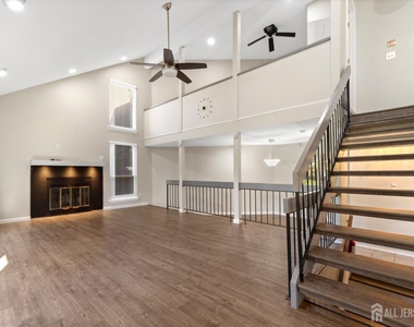496 Westgate Drive - Photo Thumbnail 5