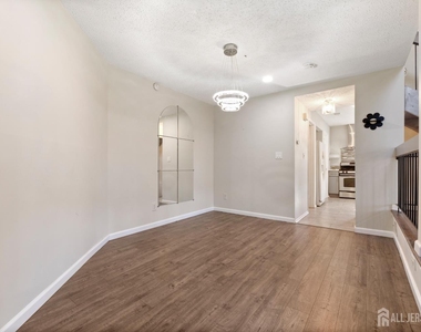 496 Westgate Drive - Photo Thumbnail 11