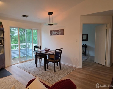 119 Commonwealth Court - Photo Thumbnail 3