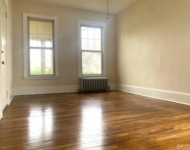 207 Woodbridge Avenue - Photo Thumbnail 4