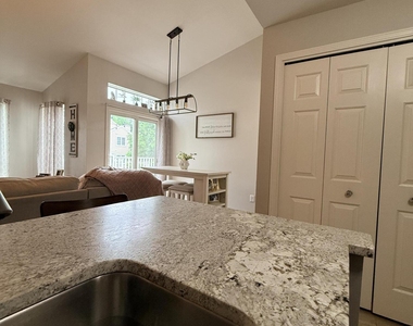 823 Hampton Place Boulevard - Photo Thumbnail 18
