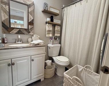 823 Hampton Place Boulevard - Photo Thumbnail 4