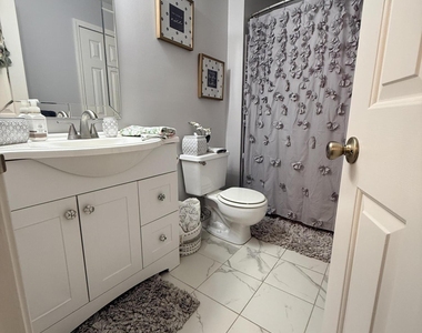 823 Hampton Place Boulevard - Photo Thumbnail 12