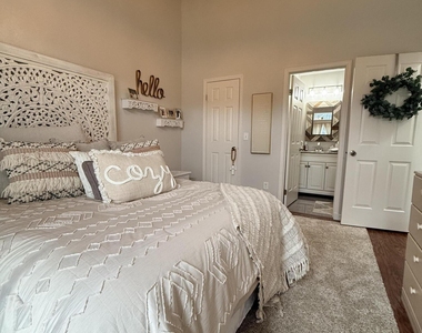 823 Hampton Place Boulevard - Photo Thumbnail 24