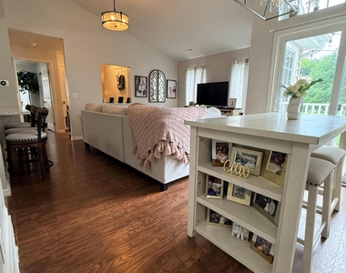 823 Hampton Place Boulevard - Photo Thumbnail 21