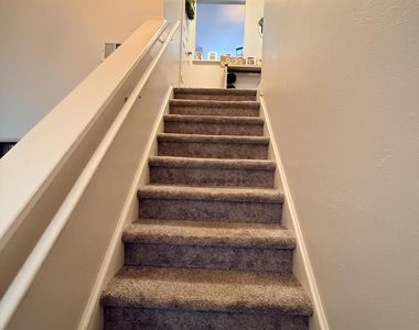 823 Hampton Place Boulevard - Photo Thumbnail 7