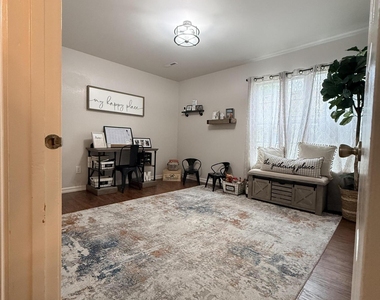 823 Hampton Place Boulevard - Photo Thumbnail 10