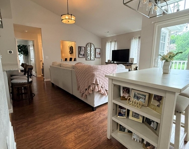 823 Hampton Place Boulevard - Photo Thumbnail 20