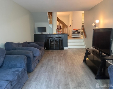 1034 Schmidt Lane - Photo Thumbnail 10
