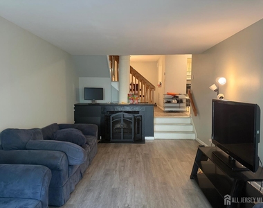 1034 Schmidt Lane - Photo Thumbnail 9