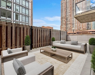 2-26 50th Avenue - Photo Thumbnail 5