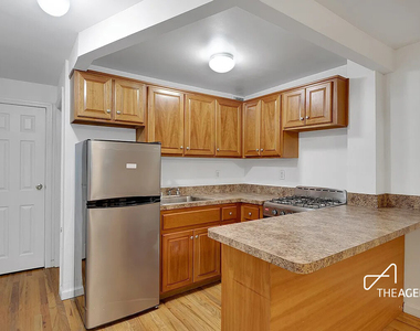 242 W 21st Street - Photo Thumbnail 4