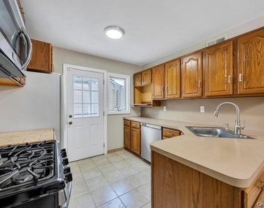 59 Andover Lane - Photo Thumbnail 3
