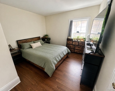 1143 E Main Street - Photo Thumbnail 6