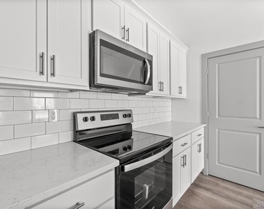 75 Forester Avenue - Photo Thumbnail 4