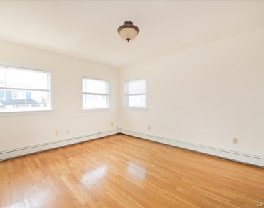 9 Cabot Rd W - Photo Thumbnail 20