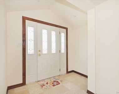 9 Cabot Rd W - Photo Thumbnail 5