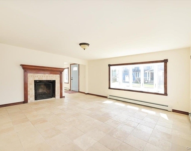 9 Cabot Rd W - Photo Thumbnail 7