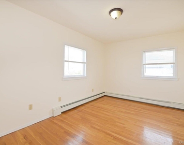 9 Cabot Rd W - Photo Thumbnail 25