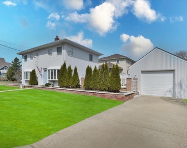 9 Cabot Rd W - Photo Thumbnail 1