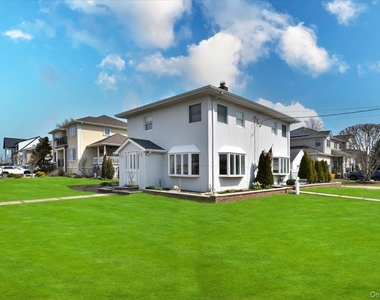 9 Cabot Rd W - Photo Thumbnail 2
