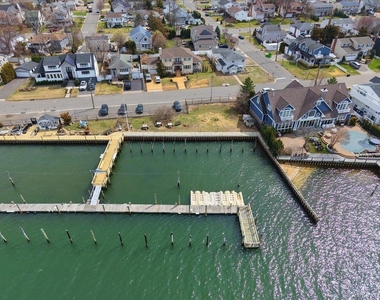 9 Cabot Rd W - Photo Thumbnail 4