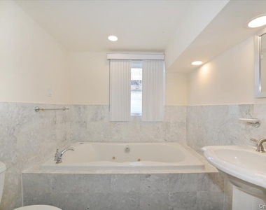 9 Cabot Rd W - Photo Thumbnail 18