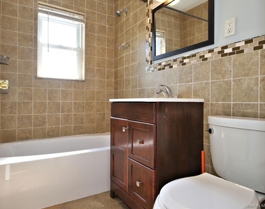 419 Tompkins Avenue - Photo Thumbnail 5