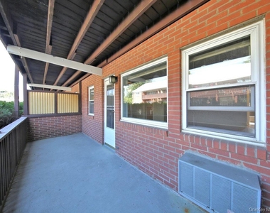 419 Tompkins Avenue - Photo Thumbnail 6