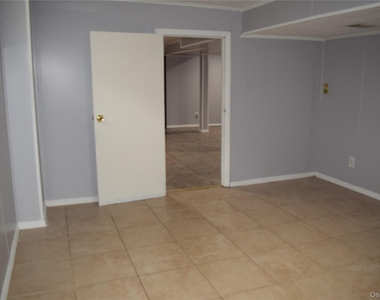 204 Wellington Street - Photo Thumbnail 13