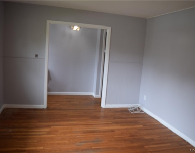 204 Wellington Street - Photo Thumbnail 1