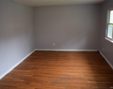 204 Wellington Street - Photo Thumbnail 2