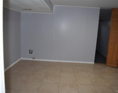 204 Wellington Street - Photo Thumbnail 16