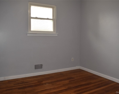 204 Wellington Street - Photo Thumbnail 7