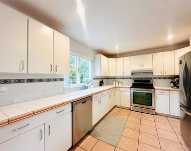 40 Hilltop Road - Photo Thumbnail 4