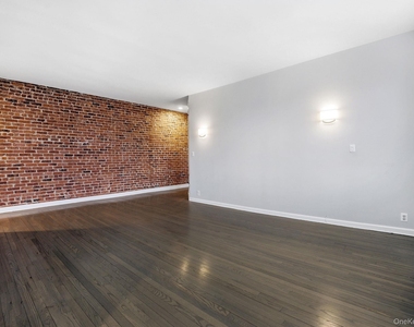 11 Alden Road - Photo Thumbnail 4