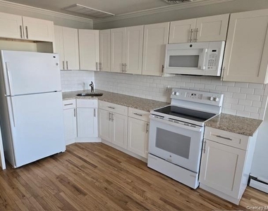 40 Bayville Avenue - Photo Thumbnail 4